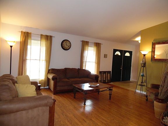 2nd image of 58 Boxwood Ln