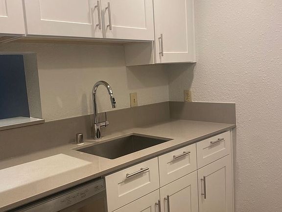 4th image of 205 SW Clark St #10953300
