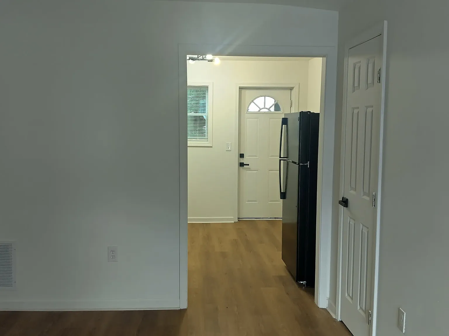 2 bed, 600 sqft, $1,250 — Photo 2