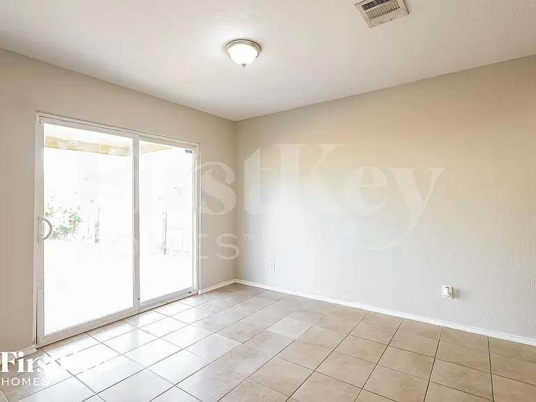 1811 Buescher Path — Photo 4