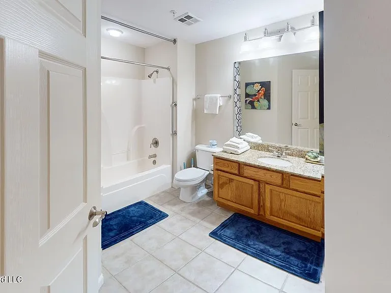 2228 Beach Dr #404 — Photo 12