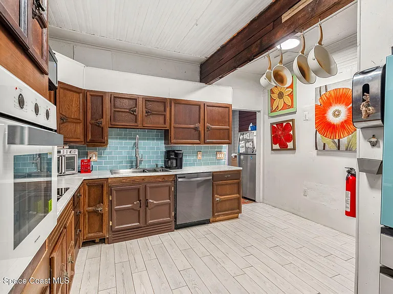 1365 Pineapple Ave #S — Photo 24