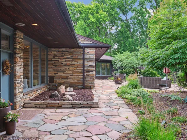 25 Lawn Ter, Golden Valley, MN 55416