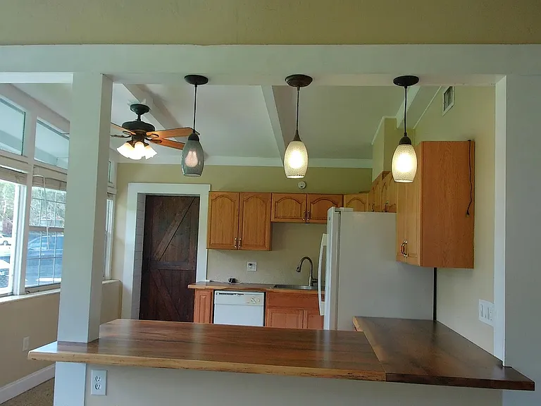 464 Judy St — Photo 14