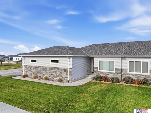 8300 Yankee Woods Dr, Lincoln, NE 68516