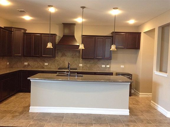 5th image of 2404 Olivia Ln
