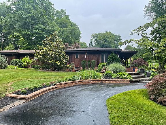 4th image of 425 Valley Brook Dr
