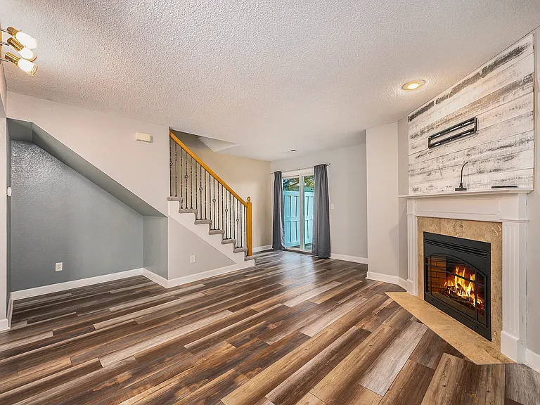 801 SW Peach Tree Ln — Photo 7