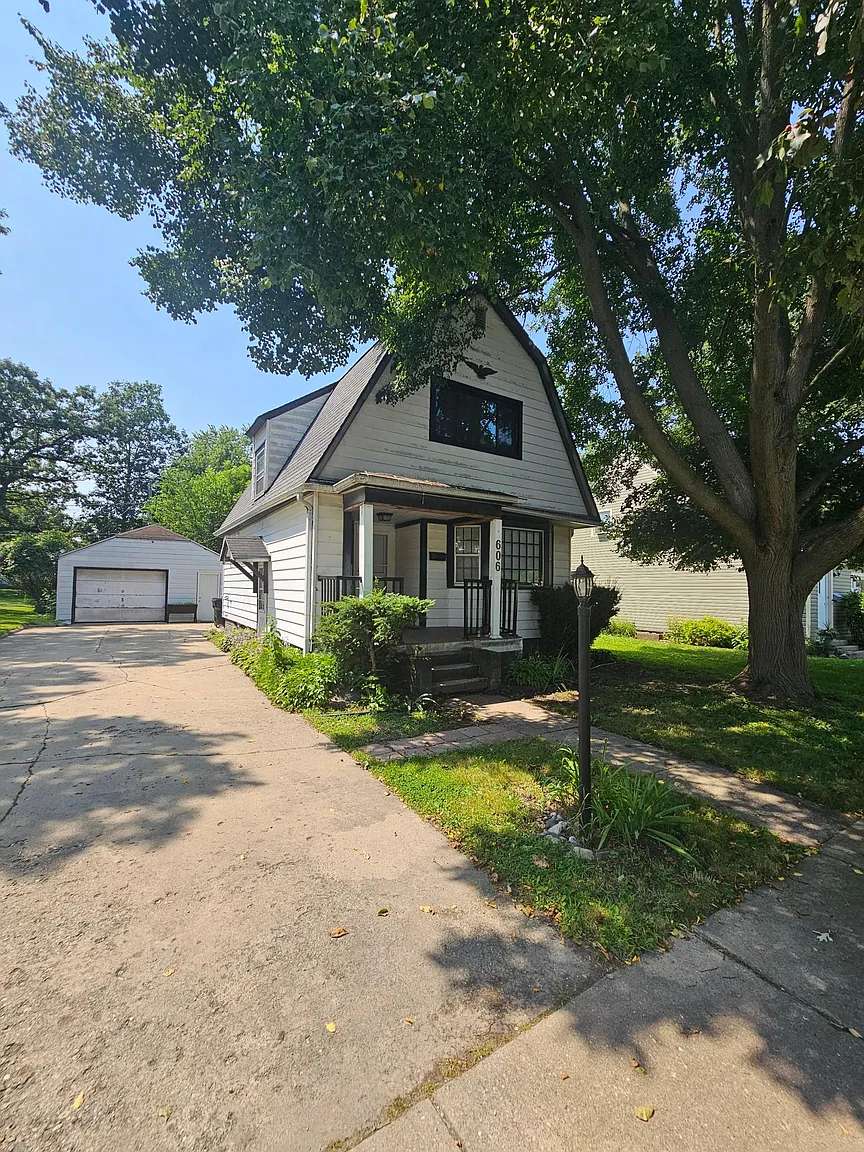 606 Kirkwood Ave photo 1