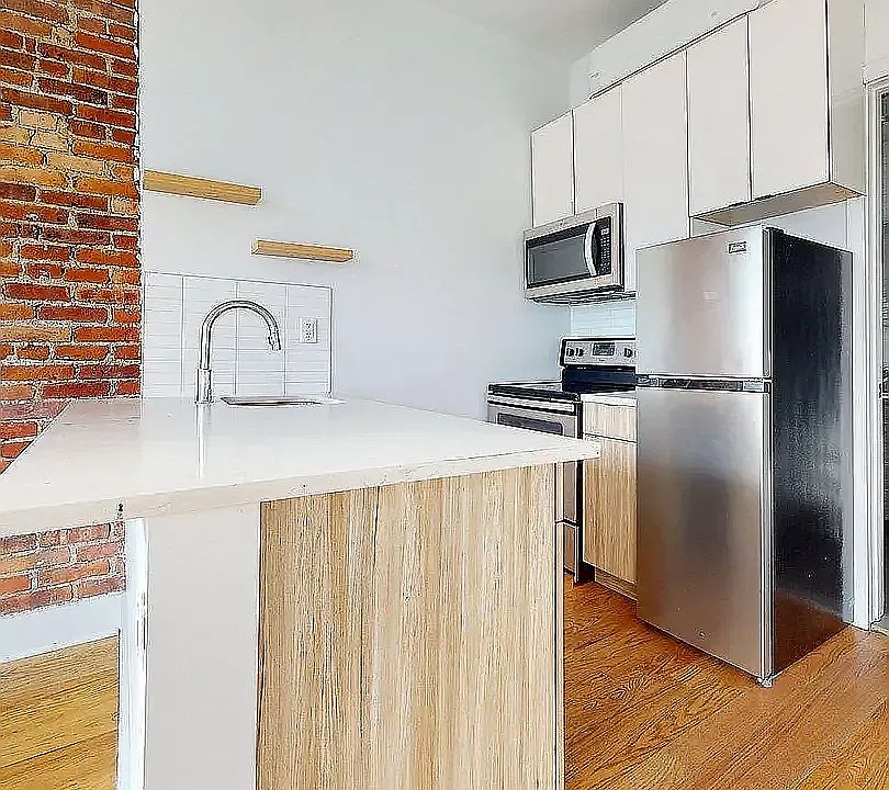 2nd image of 255 W 121st St #2F