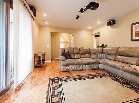 5th image of 4876 N Hermitage Ave