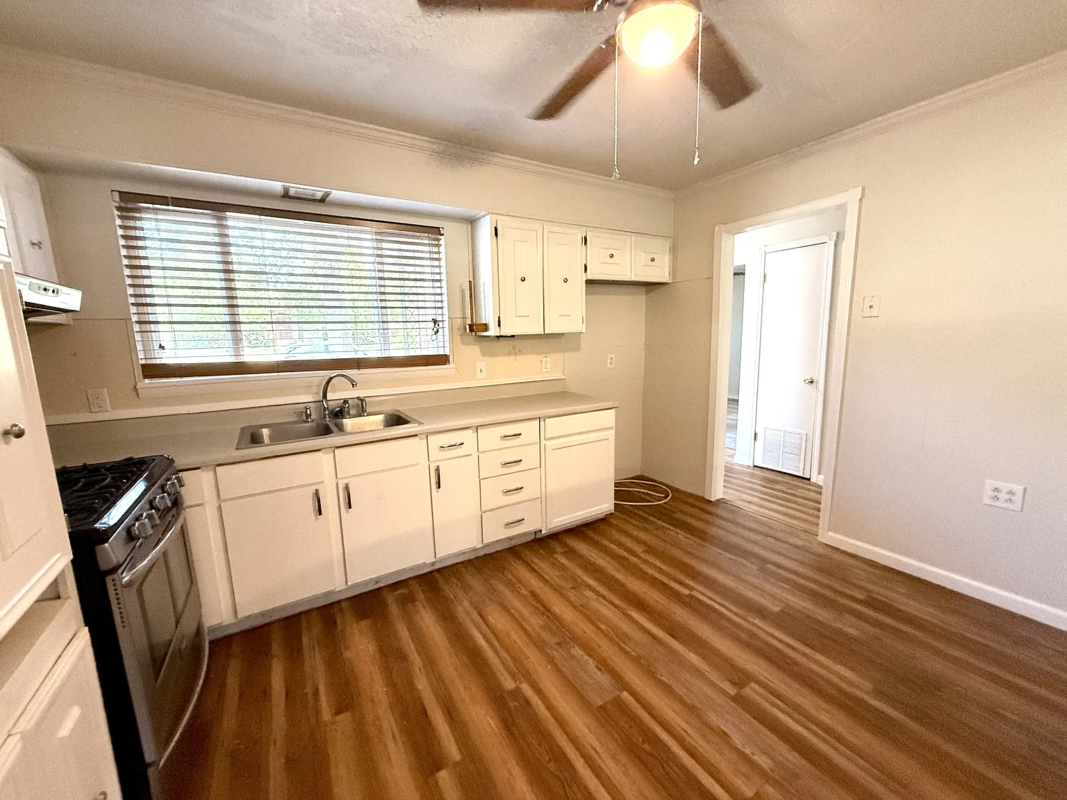320 Campbell - 1 — Photo 4