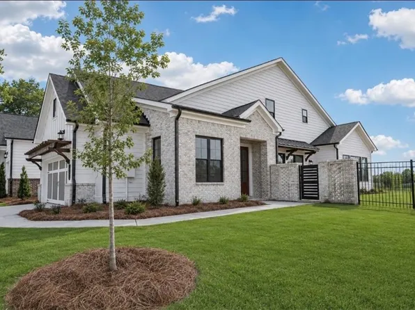 118 Herring Dr, Hoschton, GA 30548