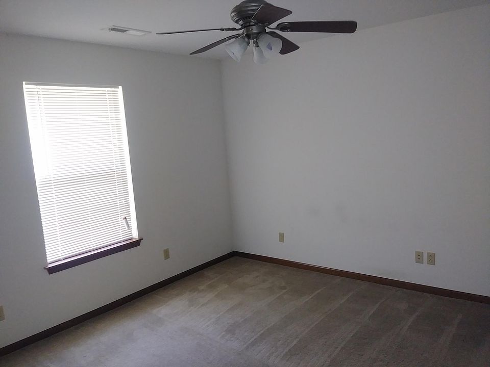 2nd image of 403 Blake Anthony Dr #B