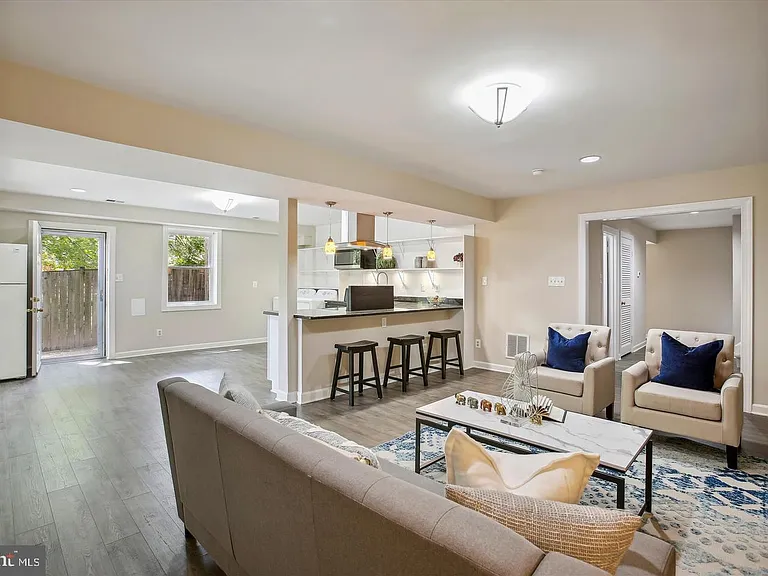 2041 Westmoreland St — Photo 38