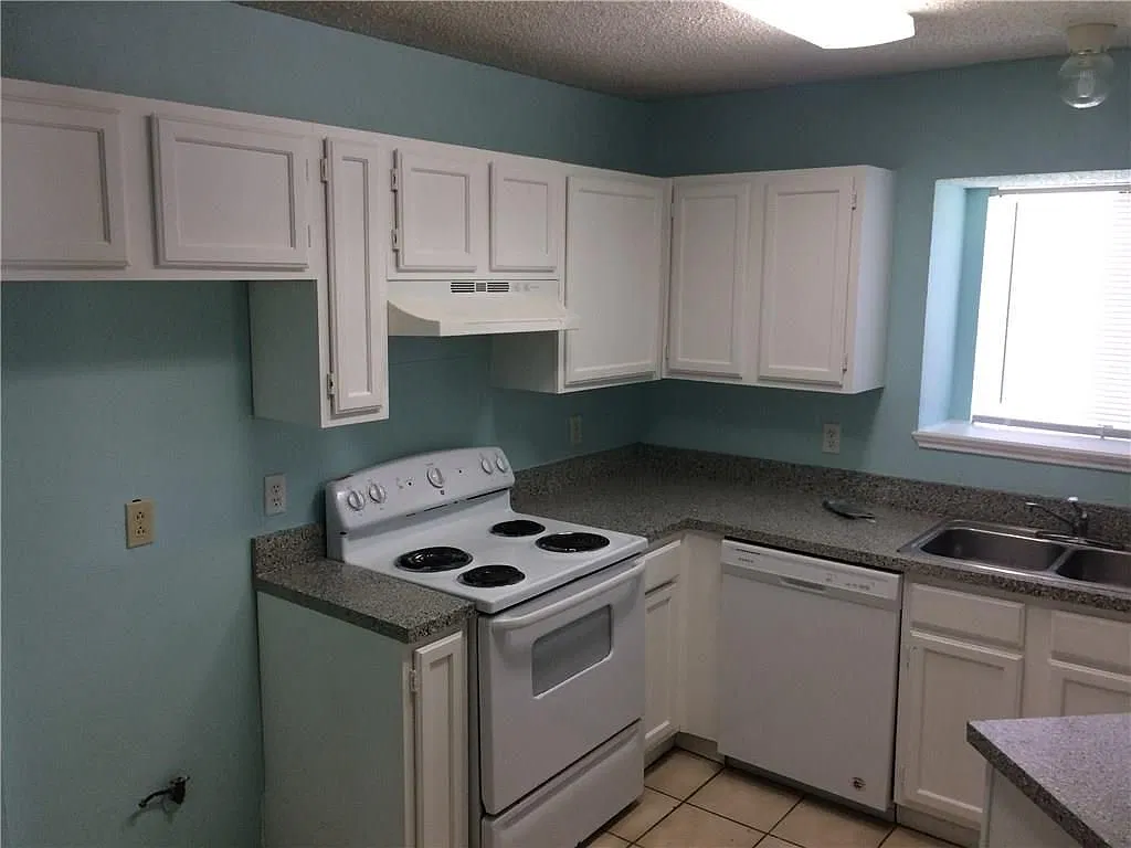 1338 Planters Rd - 1 — Photo 2