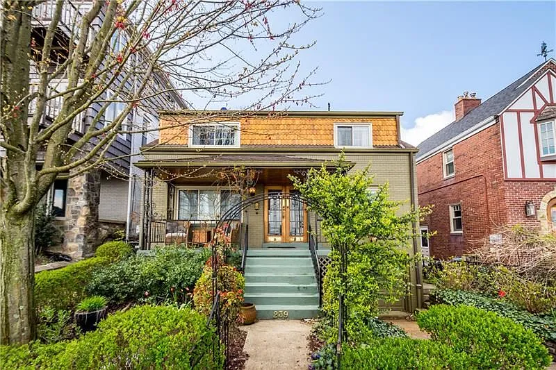 239 Grandview Ave photo 1