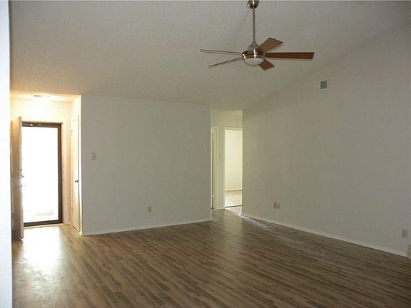 2nd image of 11401 Bristle Oak Trl