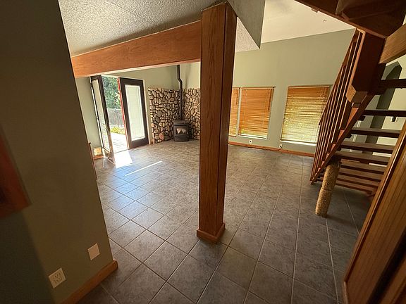3rd image of 17900 SE Moonbeam Dr