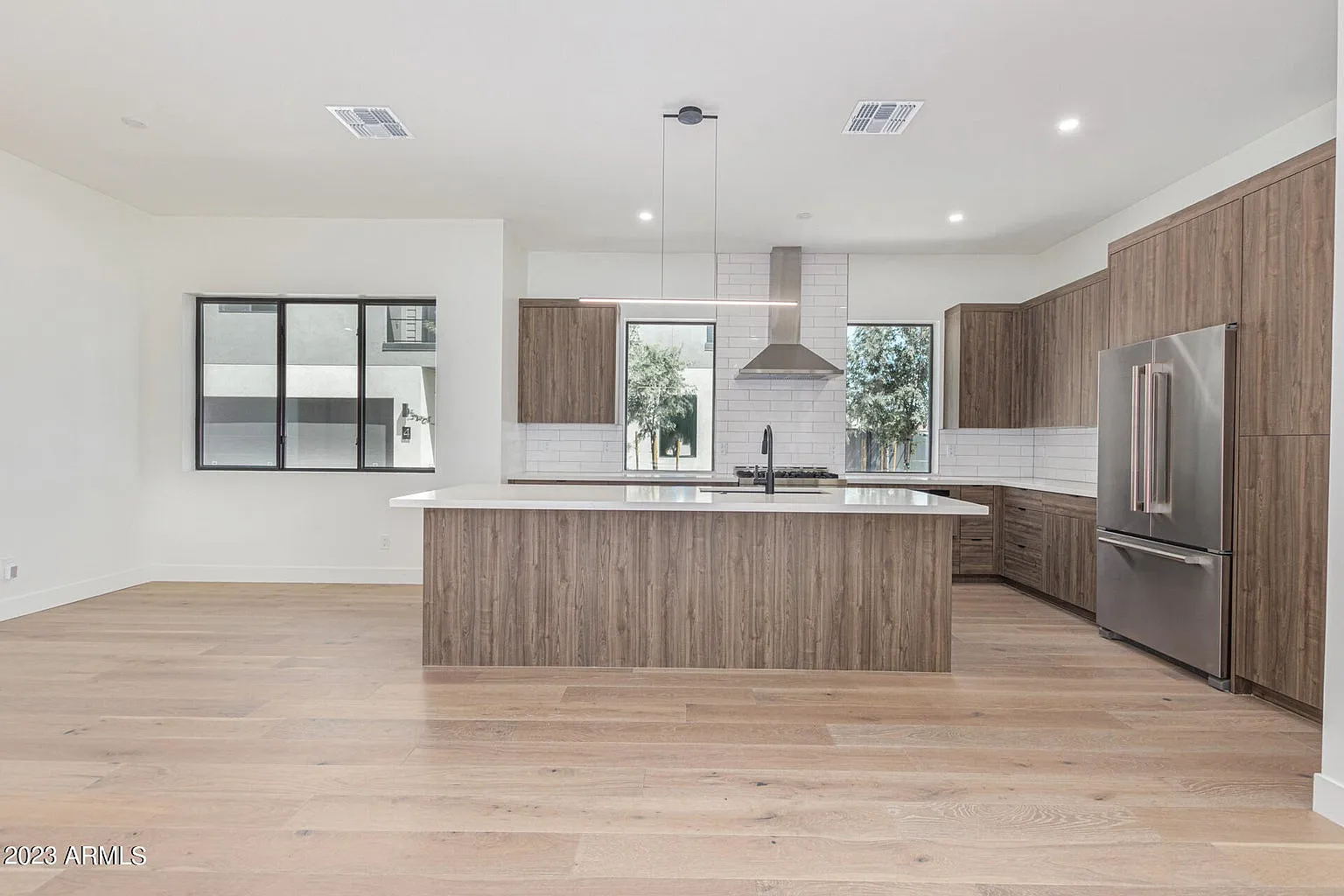 4 bed, 2648 sqft, $4,499 — Photo 3