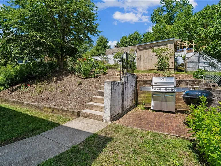 200 Geneva Ave — Photo 5