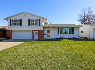 741 16th St, Nevada, IA 50201