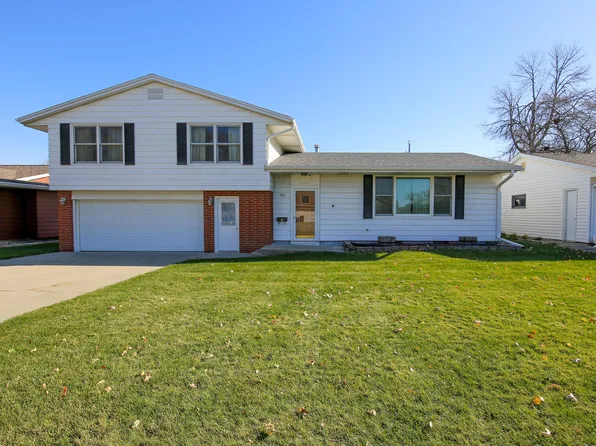 741 16th St, Nevada, IA 50201
