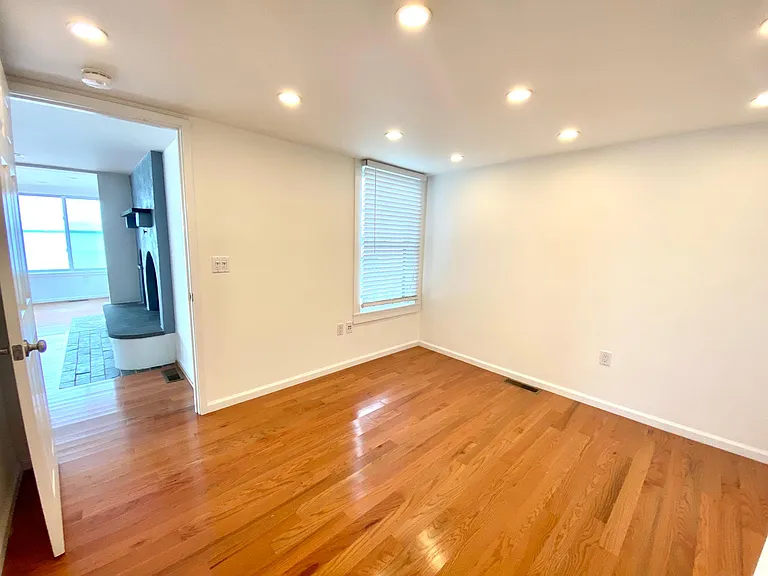 883 E Lakeshore Dr — Photo 7
