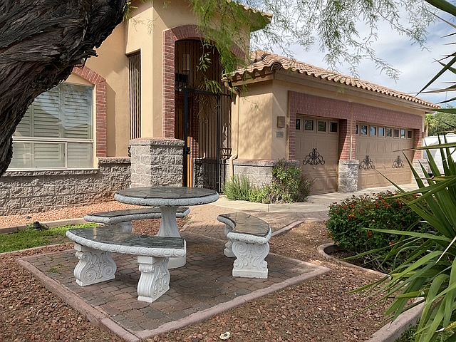 Front of this beautiful house