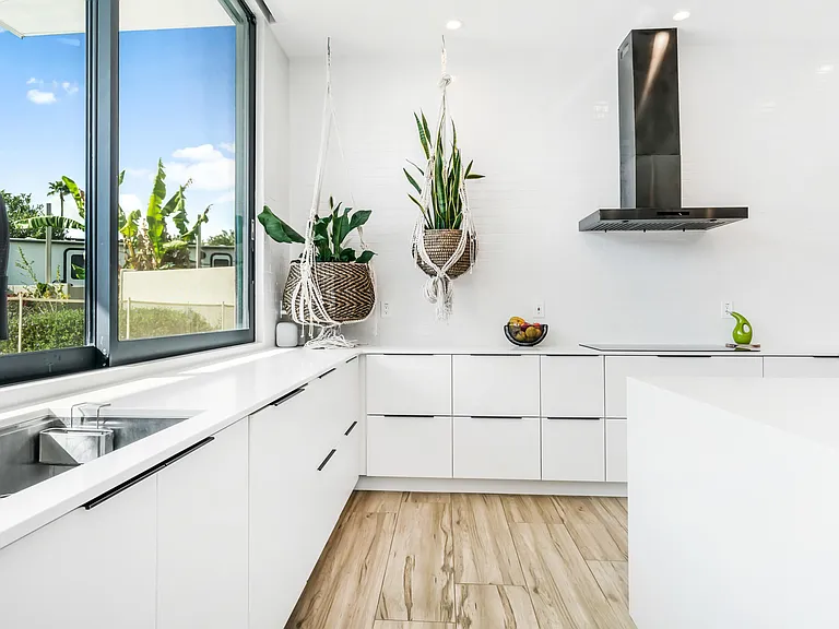 7417 E Paradise Dr — Photo 11