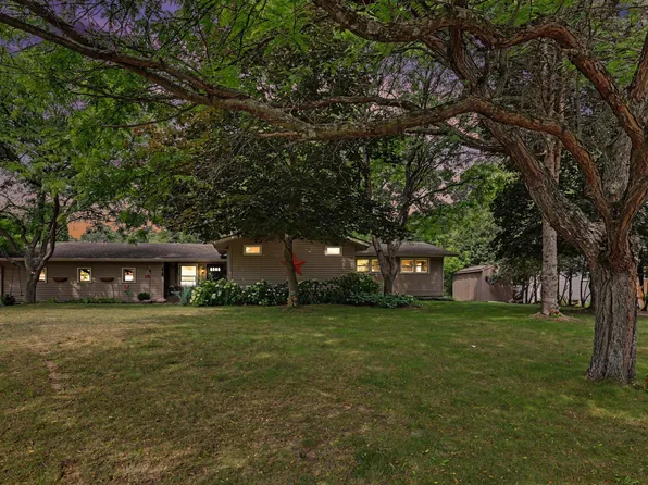 507 Floral Dr, Belding, MI 48809