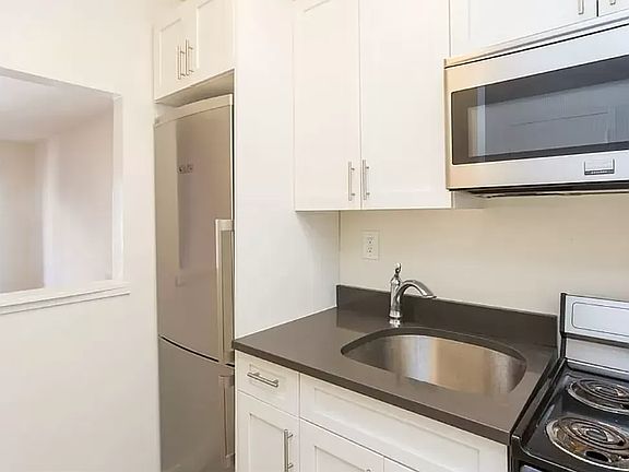 3rd image of 221 E 82nd St APT 5a