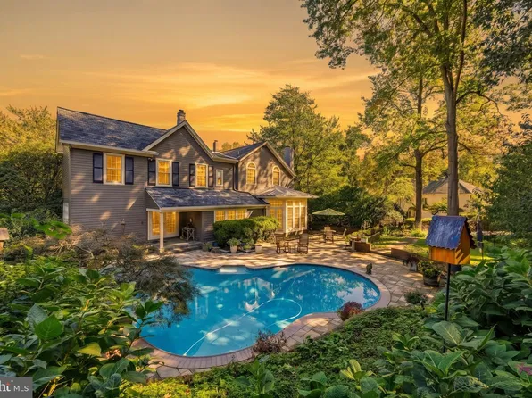 7010 Armat Dr, Bethesda, MD 20817