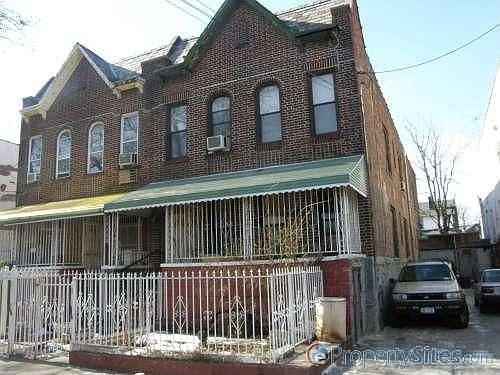 2nd image of 214 E 53rd St