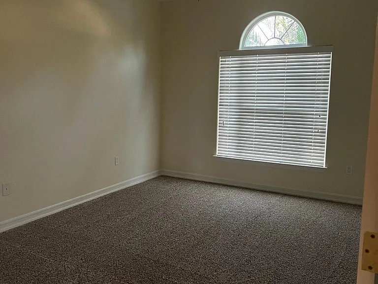 1403 S Huntington St — Photo 24