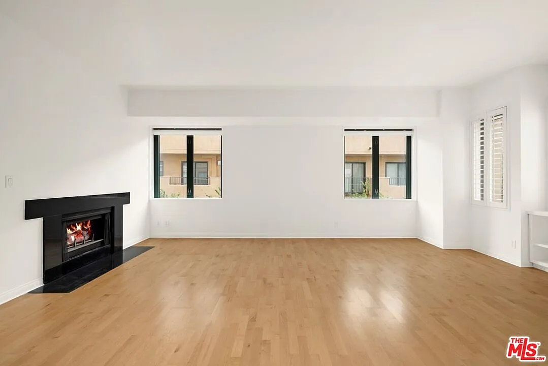 2 bed, 2.0 bath, 1409 sqft, $5,600 — Photo 3