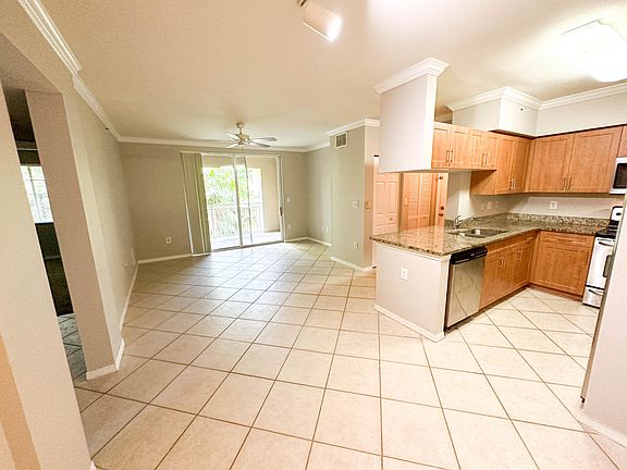 4th image of 6530 Emerald Dunes Dr APT 308