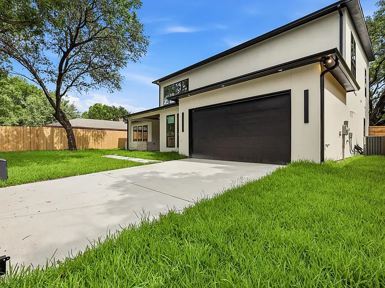 3135 Walnut Hill Ln — Photo 40