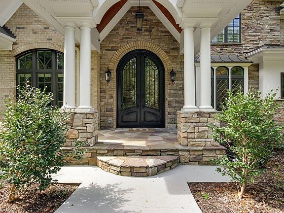 2nd image of 1501 Valley Creek Dr