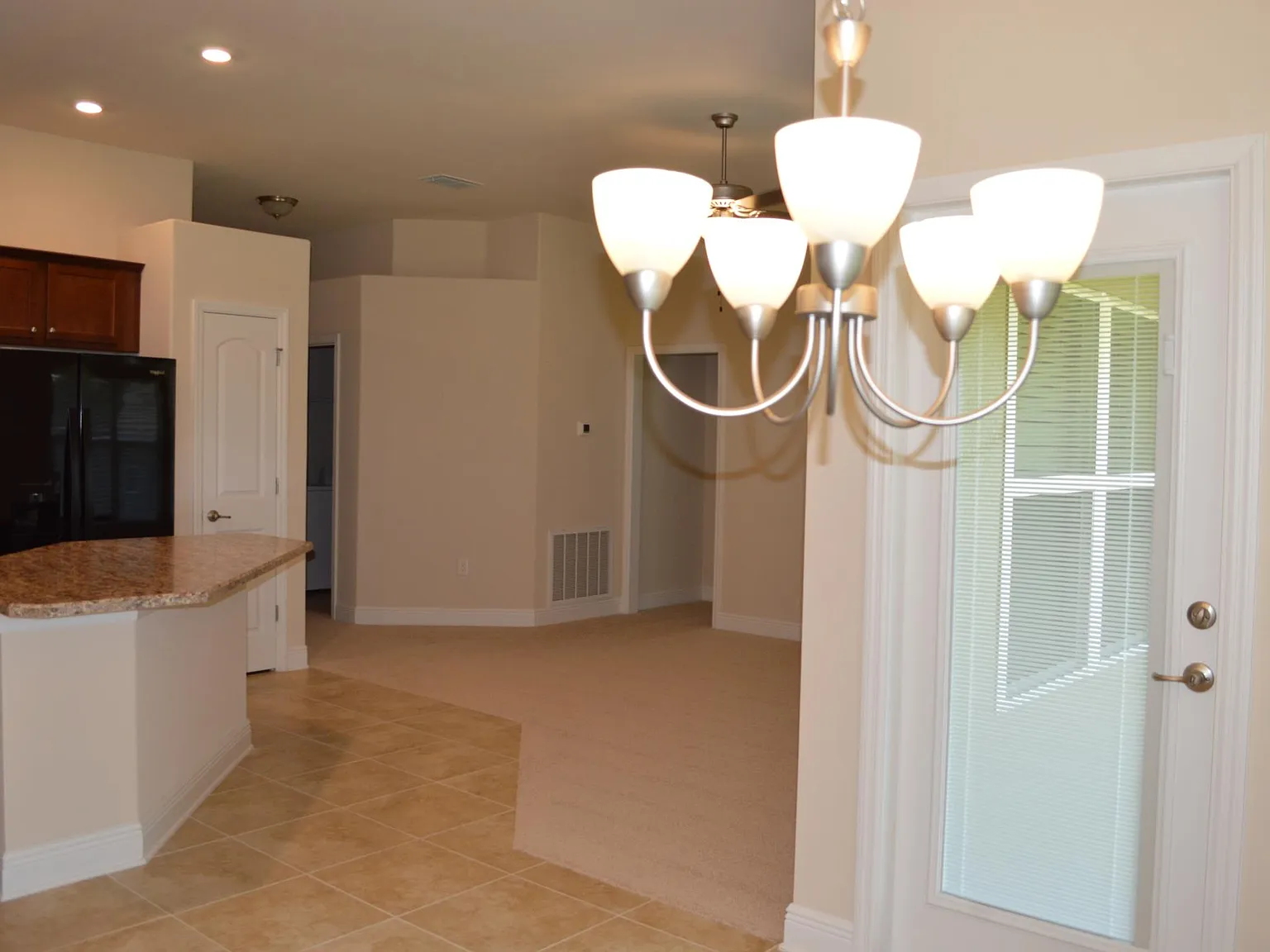 3 bed, 1512 sqft, $1,975 — Photo 4