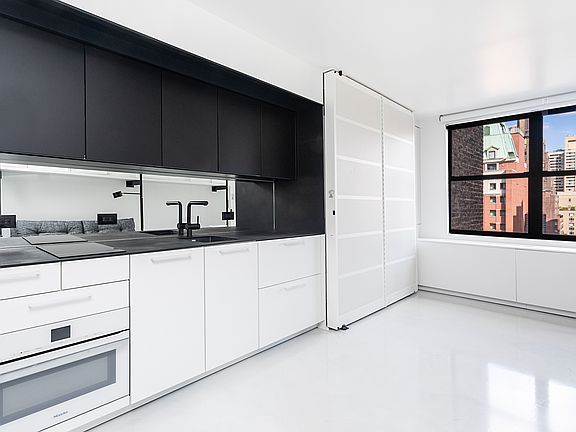 3rd image of 237 Madison Ave #1005