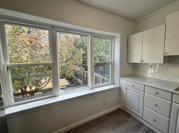 477 Henry Street image 2 of 9