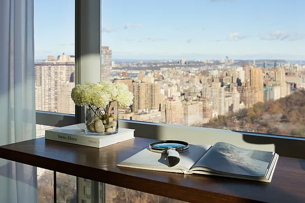 Sold by Extell Marketing Group | media 14