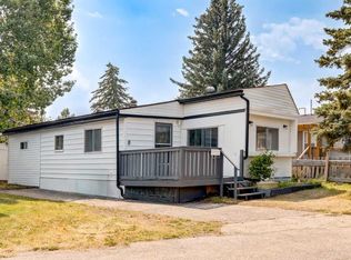 3223 83rd St NW, Calgary, AB T3B 5N6