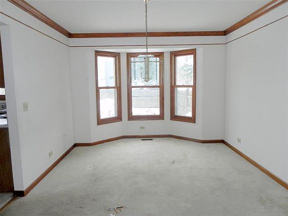 3rd image of 2071 Valley Creek Dr