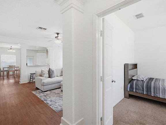 2nd image of 2513 Las Brisas St