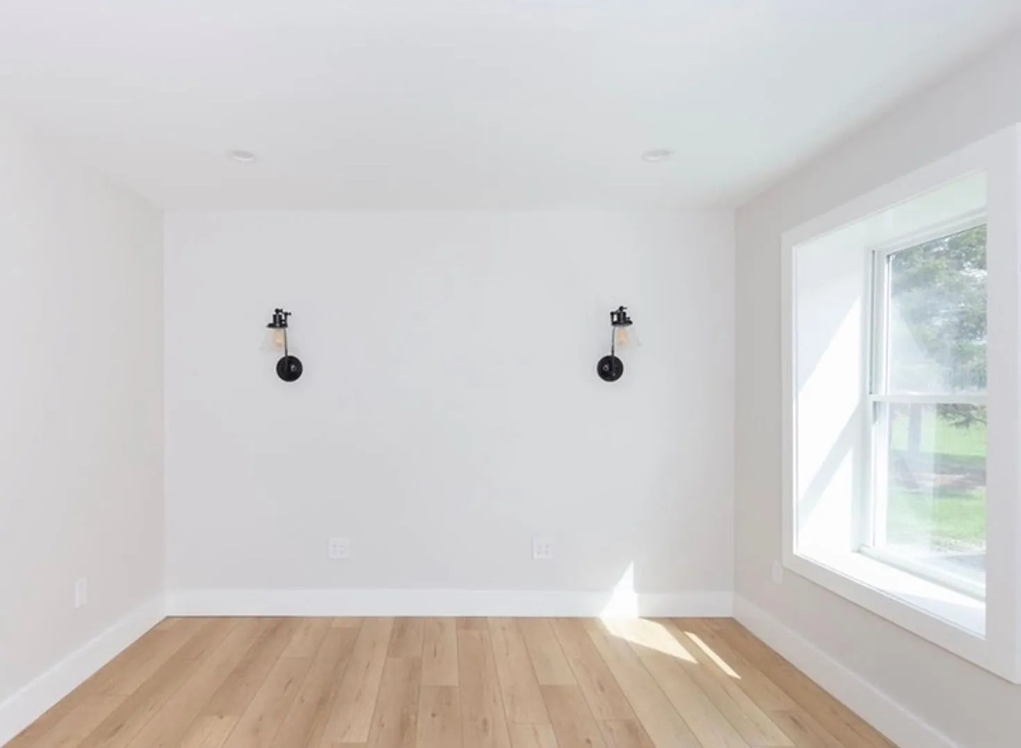 1 Bedroom Home in Charlotte VT Available 11/1! — Photo 3