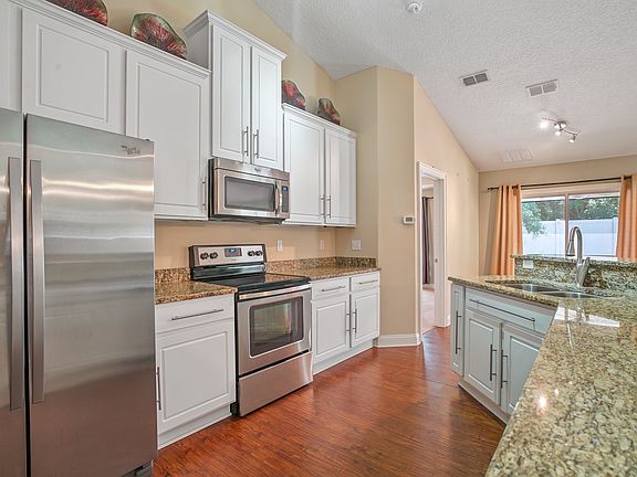 5th image of 708 Gilda Dr