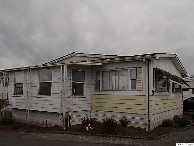 2nd image of 5422 Portland Rd NE Unit 106