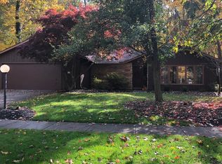12179 Park Cliff Rd, Strongsville, OH 44136